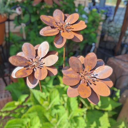 Rustic Metal Flower Garden Stake Yard Art Decor